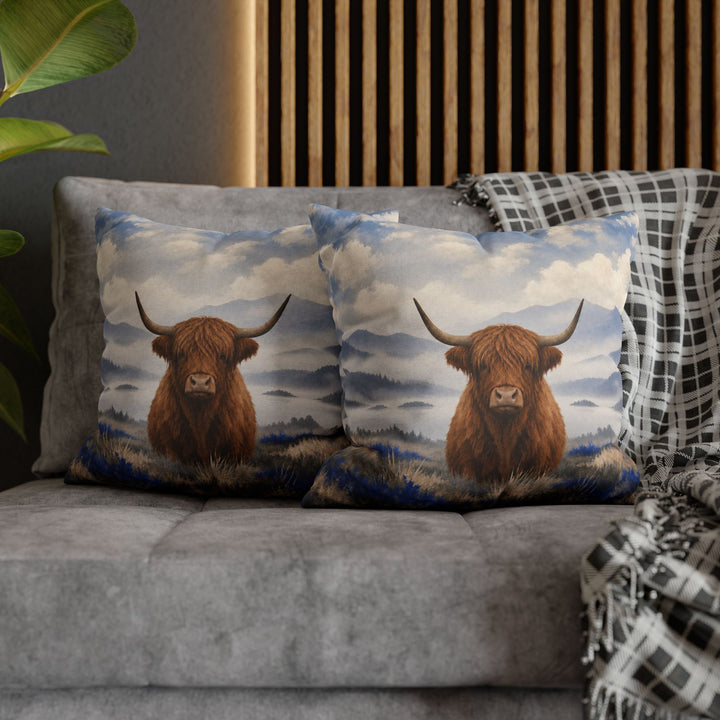 Morning Fog – Therapy Office Decor with a Highland Cow in Grey – Pillow / Cover