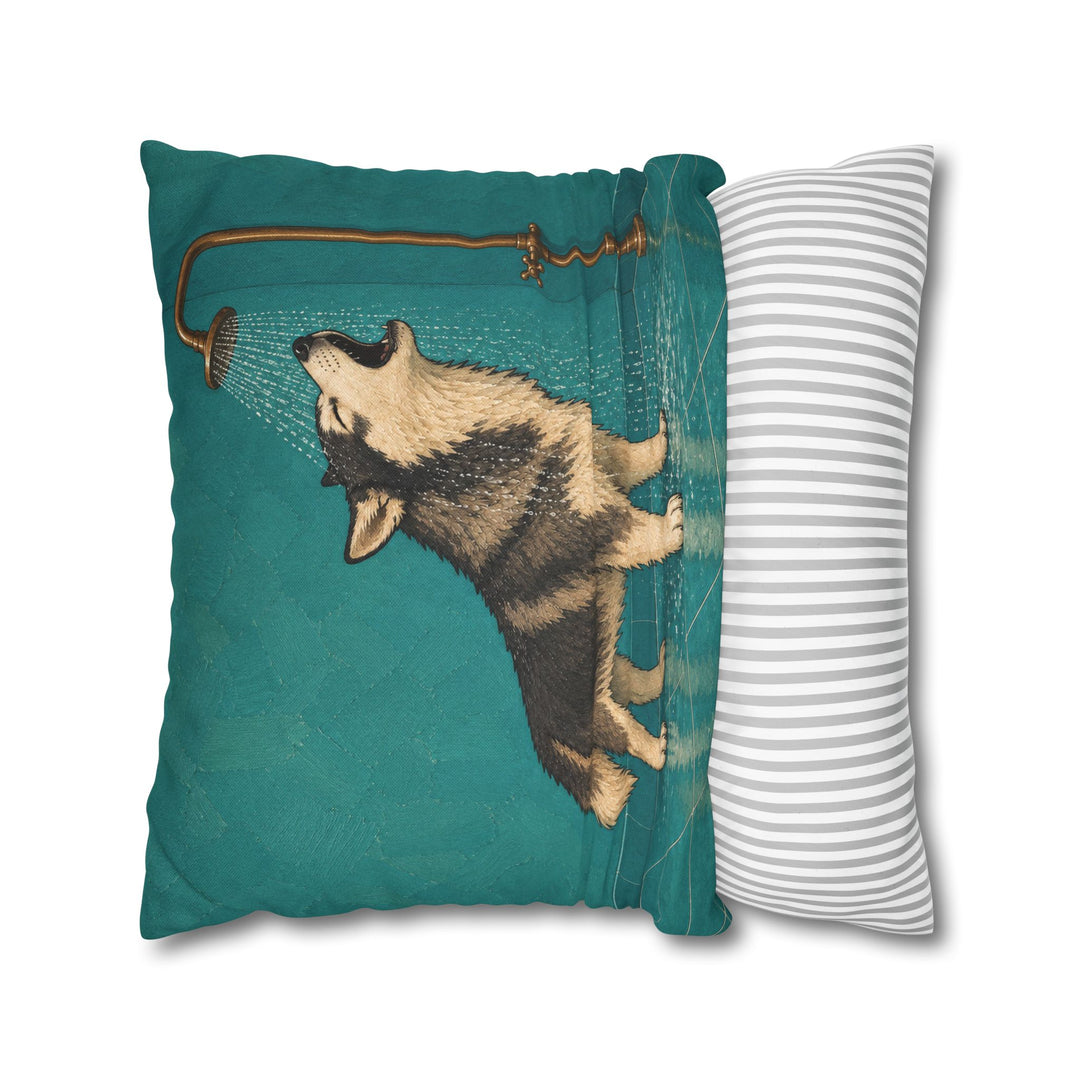Shower Solo – Funny Bathroom Art with a Howling Husky – Pillow / Cover