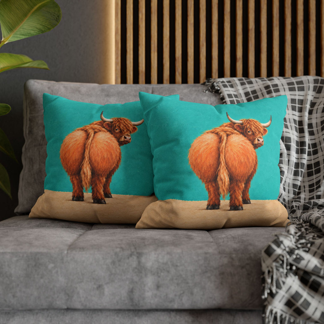 Nice Peach – Funny Bathroom Art with a Cheeky Highland Cow – Pillow / Cover