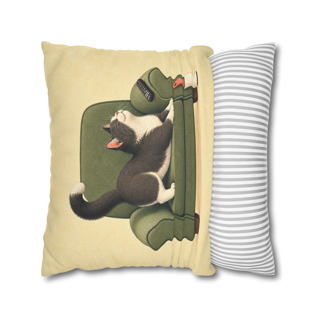 Cat Dad Club – Cat Dad Art with a Reserved Armchair and a Remote – Pillow / Cover