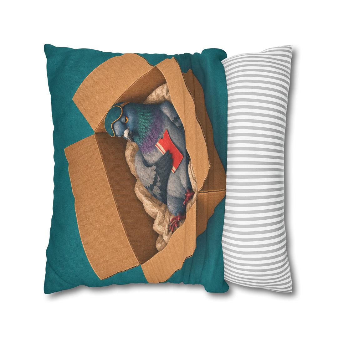 First Class – Pigeon Painting with a Luxurious Cardboard Nest – Pillow / Cover
