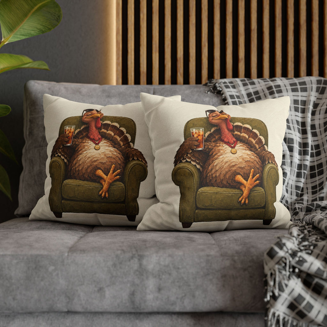 The Pardoned – Turkey Art with a Tiny Medal and Deep Relaxation – Pillow / Cover