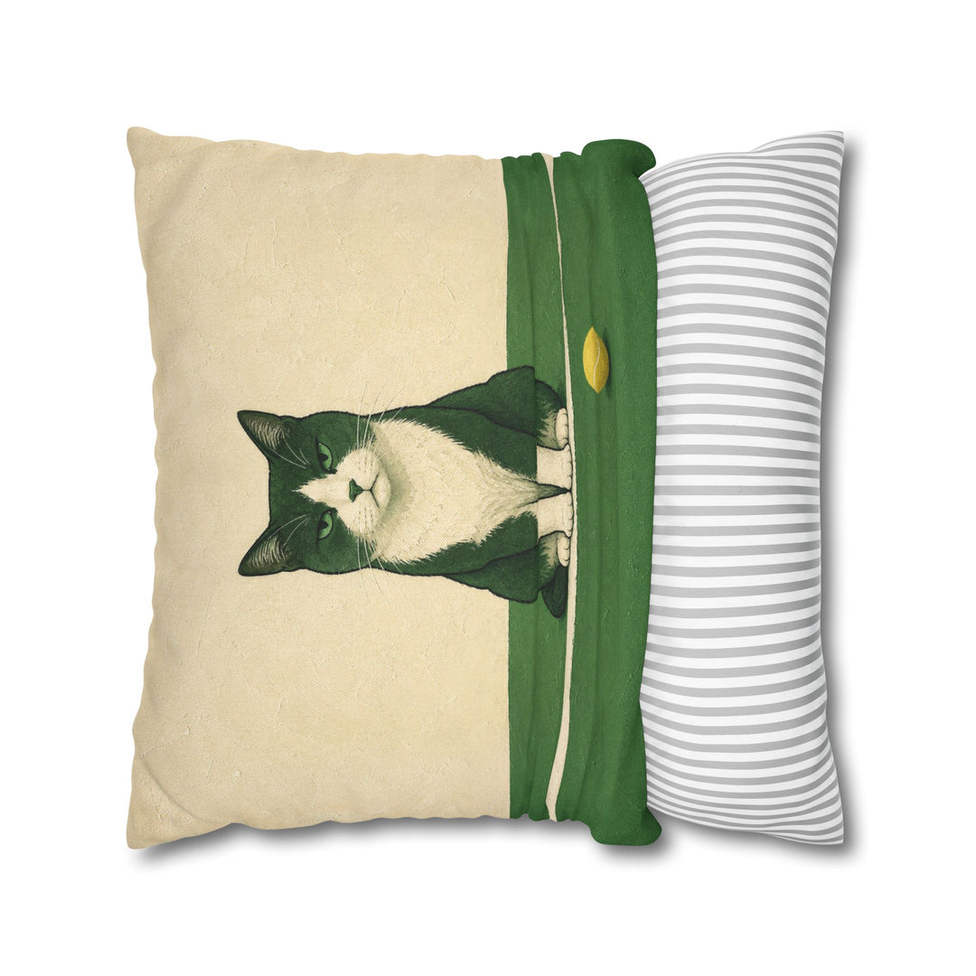 Line Judge – Tennis Wall Art with a Cat Exactly on the Baseline – Pillow / Cover