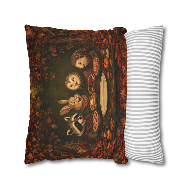 Friendsgiving Potluck – Funny Thanksgiving Art with a Table of Proud Cooks – Pillow / Cover