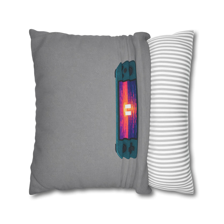 Pause Screen Sunset – Gaming Wall Art with a Pixel Horizon in Thick Squares – Pillow / Cover